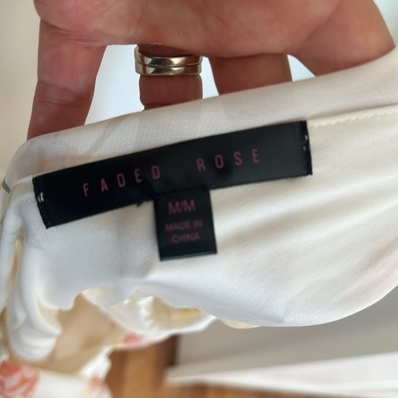 Beautiful summer dress perfect for picnic or barbecue. New withtags - Picture 8 of 9